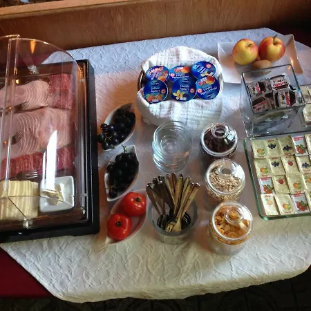 Johannishof בית הארחה