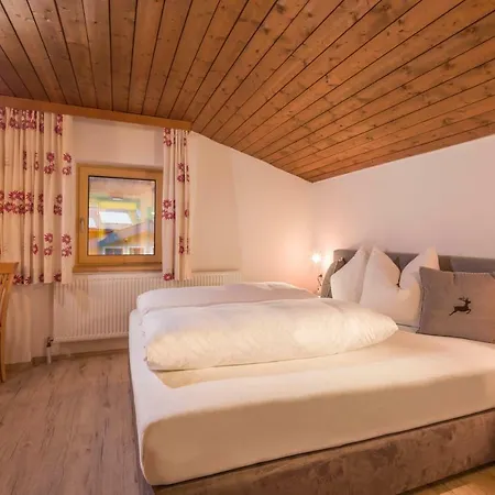 Johannishof בית הארחה שטום