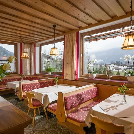 Johannishof בית הארחה שטום